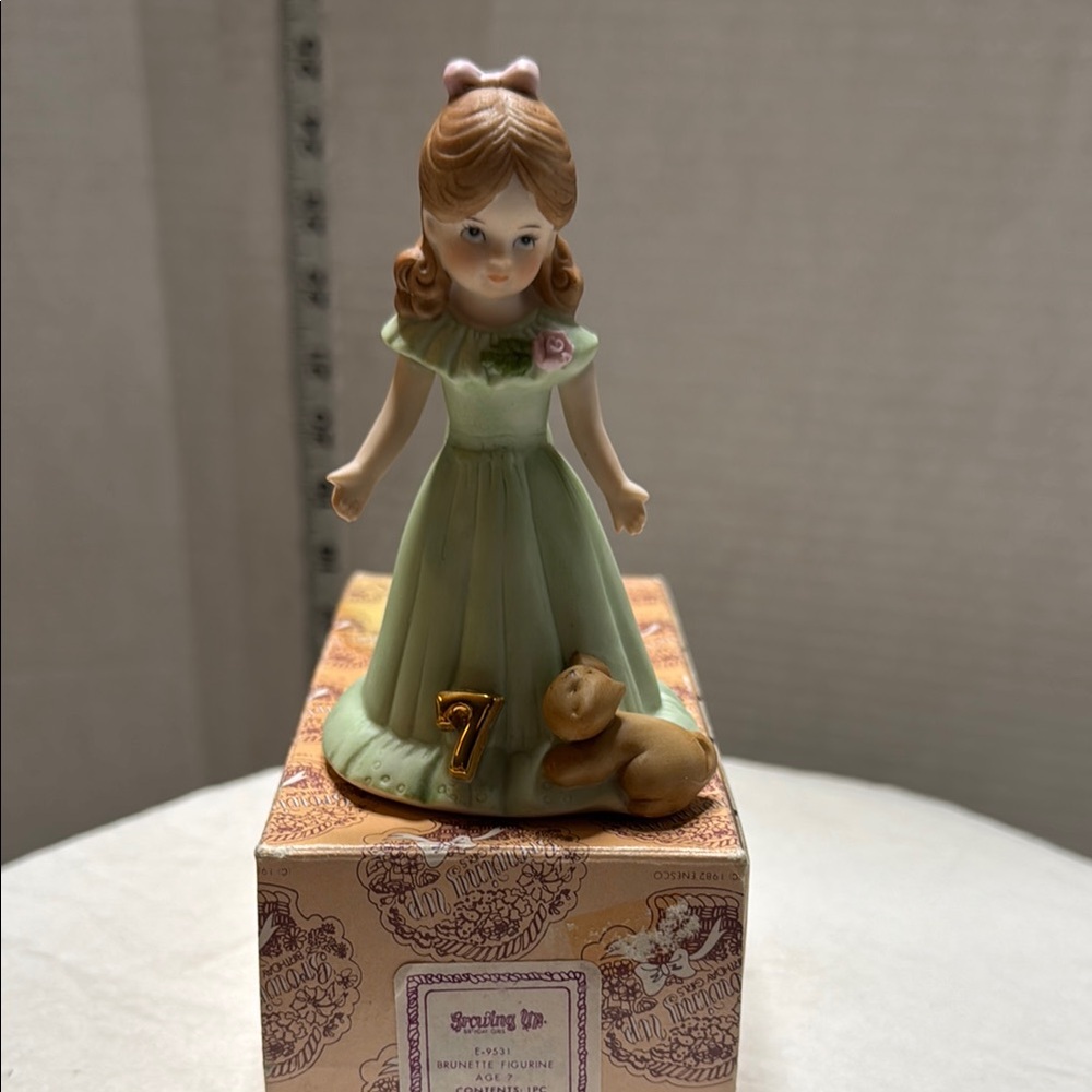 growing up birthday girls, seven Green dress Figurine with Cat nib